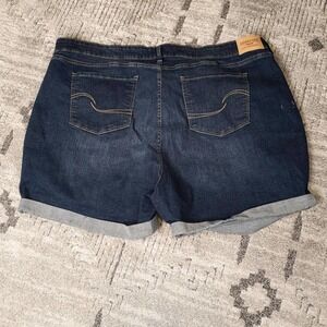 Signature Levi Strauss Mid-rise jeans shorts size 24